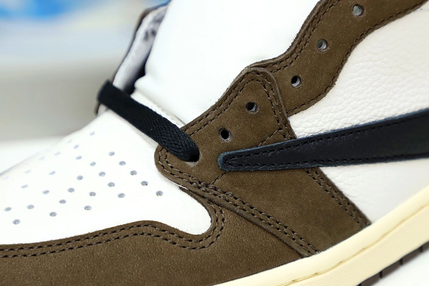 HIGH JORDAN 'MOCHA' SCOTT TRAVIS X AIR RETRO OG 1 0716